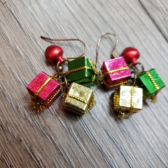 Christmas Present Party Earrings - Picture 2 of 3